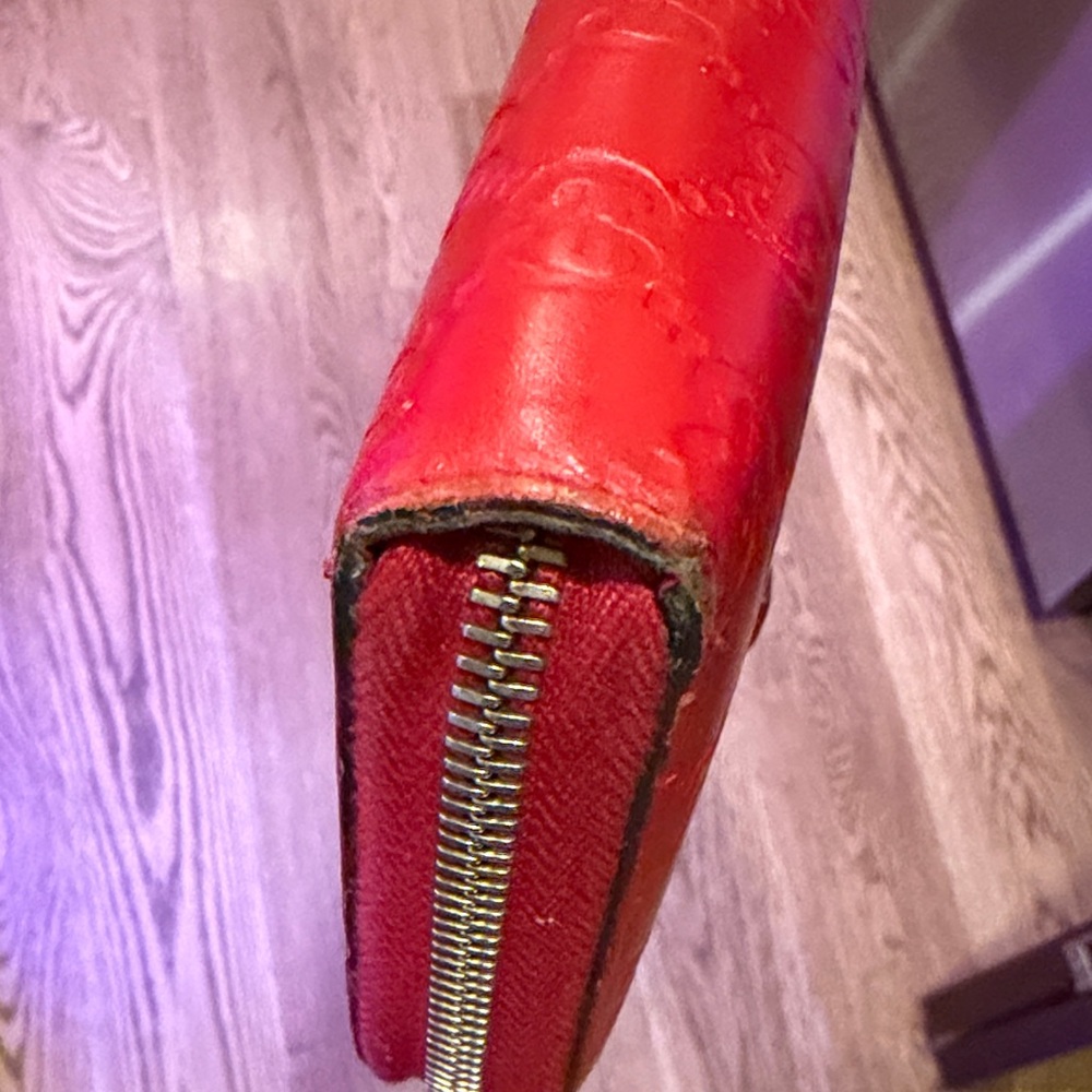 🌹Gucci Microguccissima Red Embossed Signature Zip Wallet with Gold-Tone Accent - Picture 4 of 12